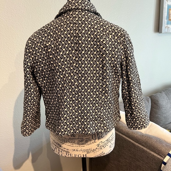 Chic Black and White Tweed Jacket - Picture 5 of 8